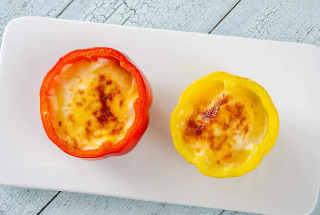 Pimientos rellenos de queso fresco a la barbacoa